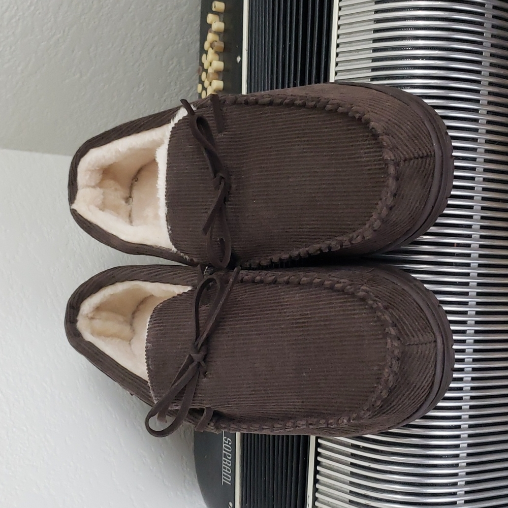 NWT- PAWZ BY BEARPAW DK BROWN CORDUROY INDOOR/OUTDOOR STAIN RESISTANT MO…
